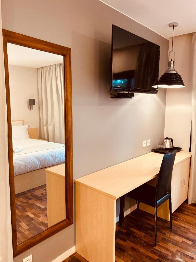 Flora Hotel Ivato International Airport Антананариву Экстерьер фото