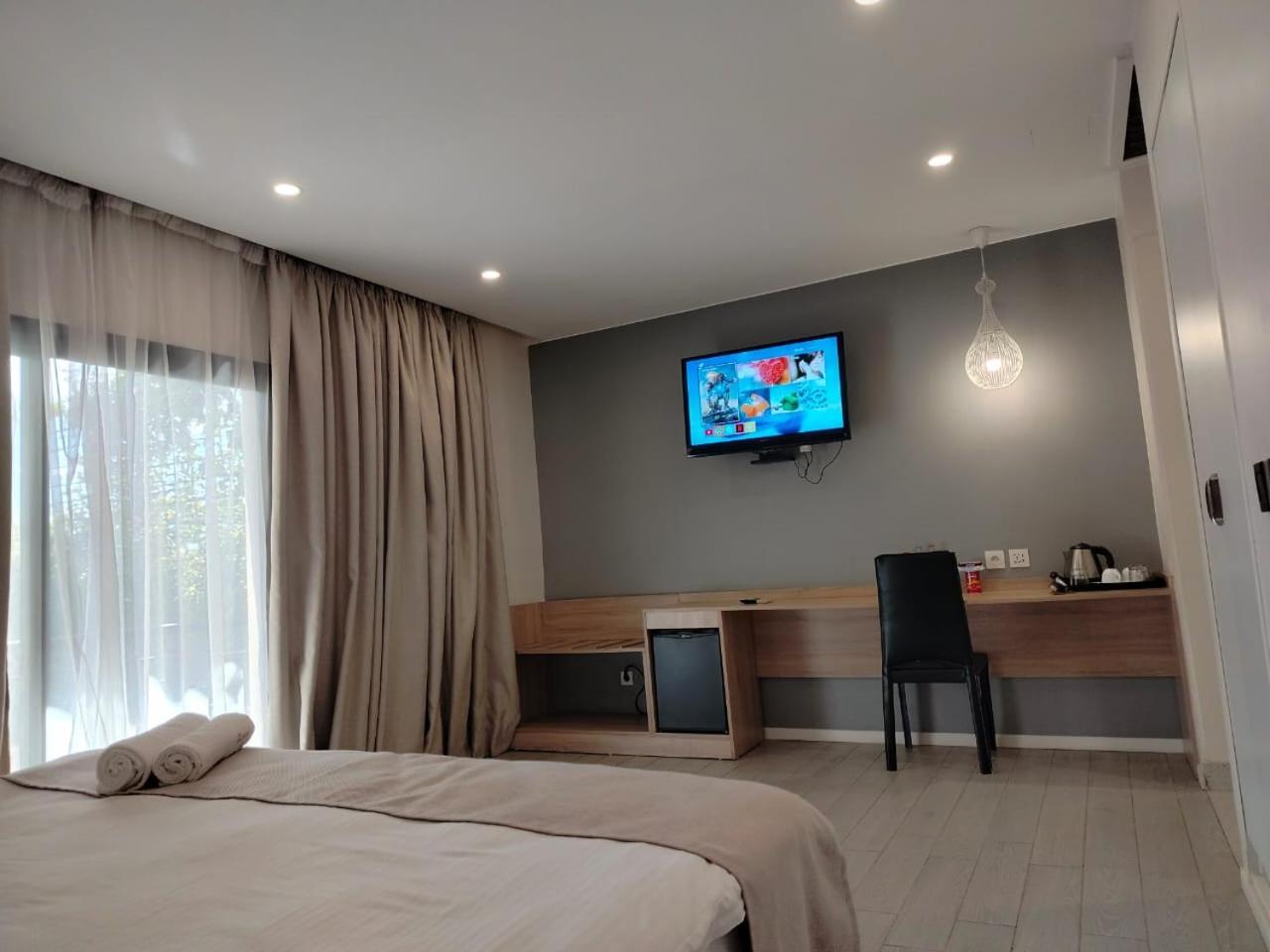 Flora Hotel Ivato International Airport Антананариву Экстерьер фото